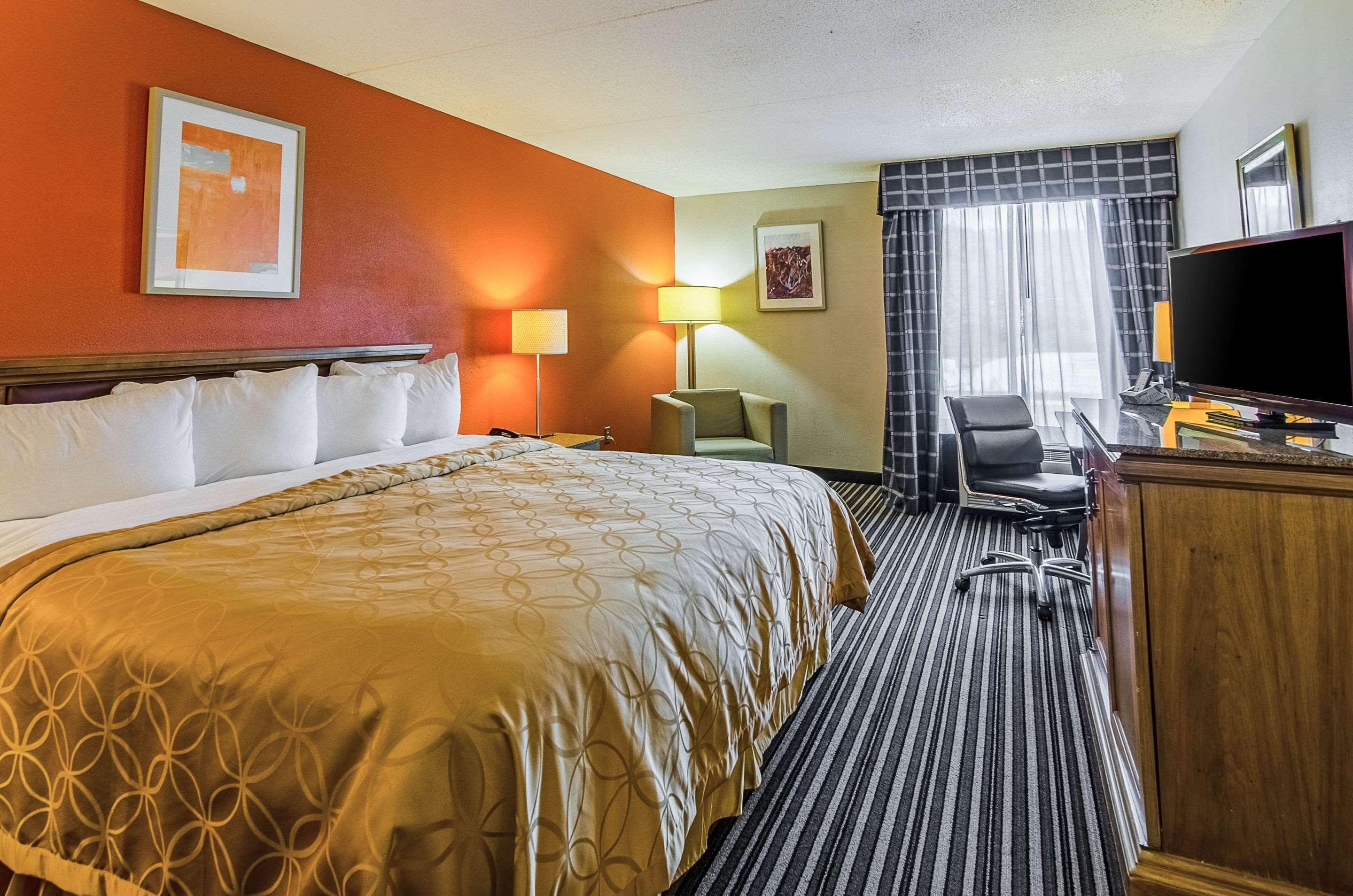 Econo Lodge Inn & Suites Norton Exterior foto